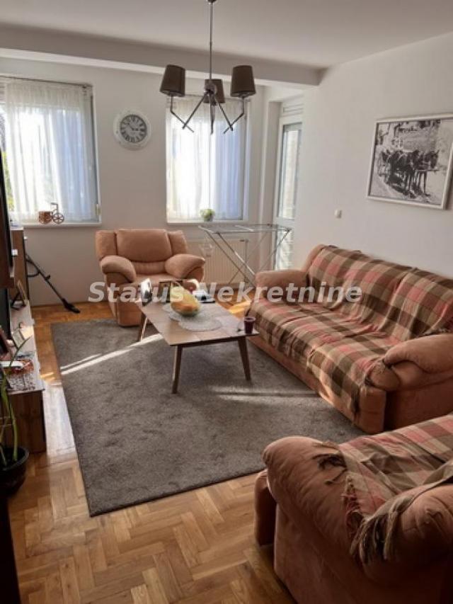 Salajka-Uknjižen Dvosoban stan 44 m2 na Prvom spratu-065/385 8880