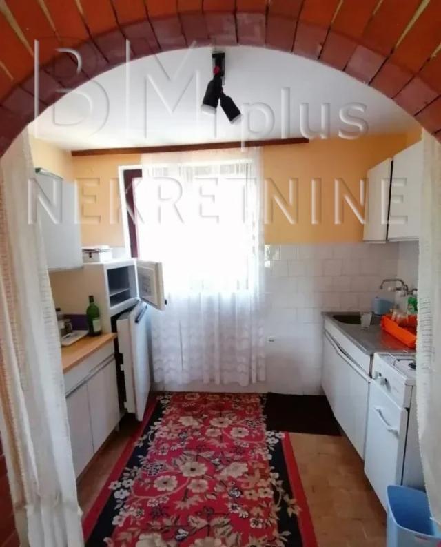 Kuća na prodaju 130m2 u Proseku, 65. 000 eur. 