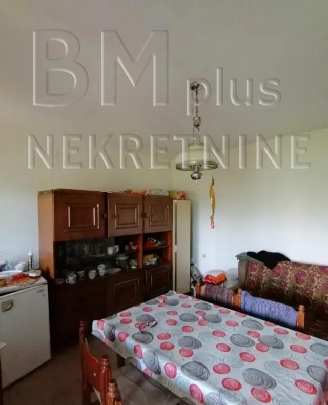 Kuća na prodaju 130m2 u Proseku, 65. 000 eur. 