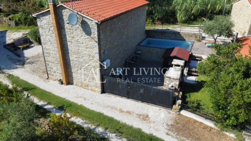 Buje-surroundings, Charming stone house with swimming pool