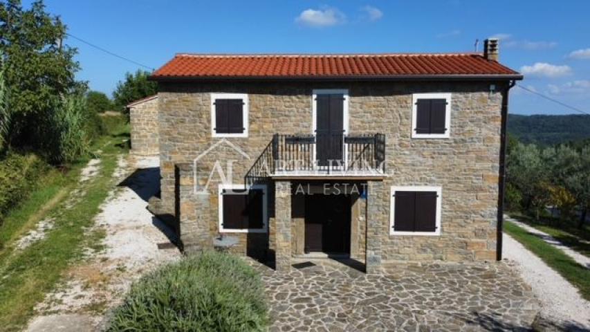 Buje-surroundings, Charming stone house with swimming pool