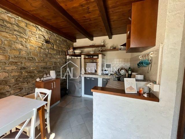 Buje-surroundings, Charming stone house with swimming pool