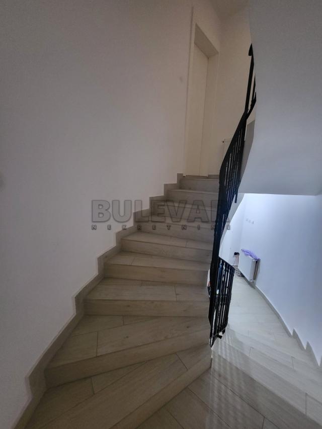 Izdaje se luksuzna kuća u Čalijama, 280m2