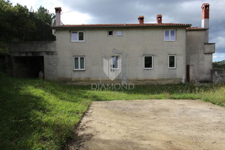 A spacious house in the suburbs of Labin