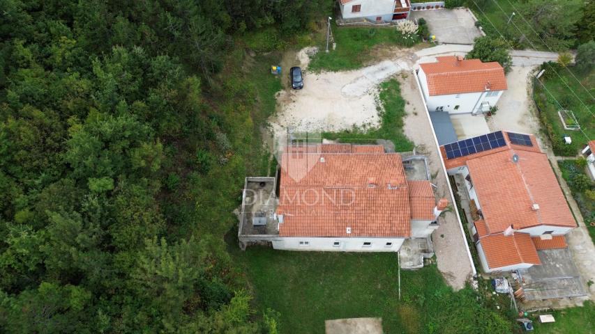 A spacious house in the suburbs of Labin