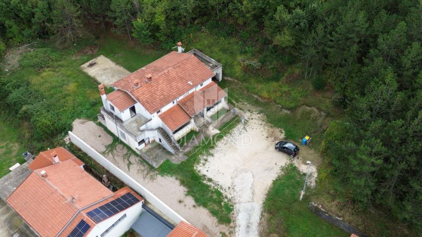 A spacious house in the suburbs of Labin