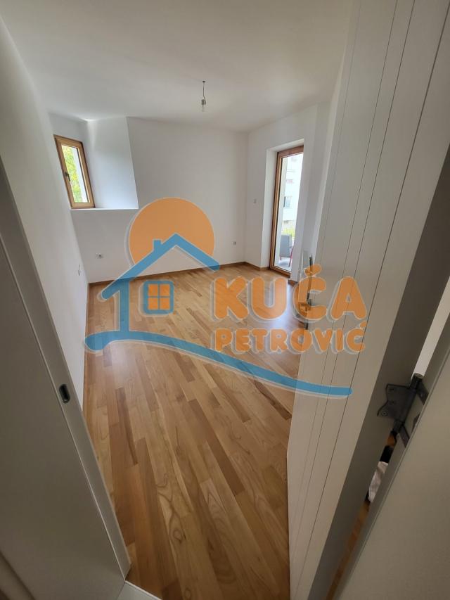 Izdaje se luksuzna kuća u Čalijama, 280m2