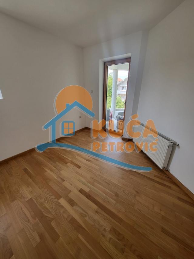 Izdaje se luksuzna kuća u Čalijama, 280m2