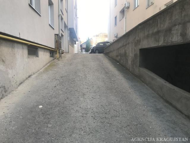 Izdavanje, Garaža, 15. 00m2 , Centar