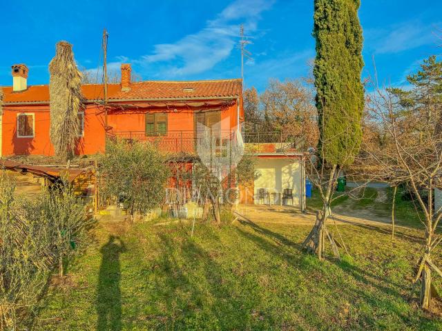 Istrian house with 2 apartments near the Slovenian border