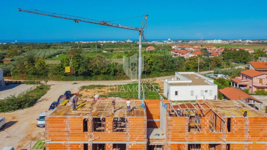 Umag, Umgebung! Moderne Wohnung im Bau in ruhiger Lage!