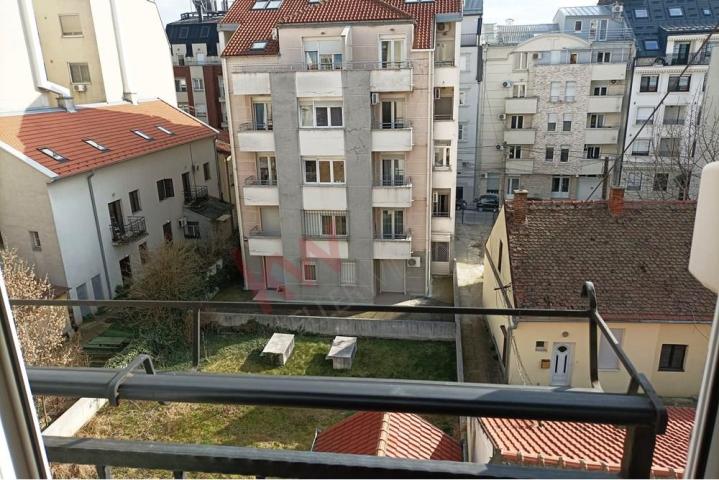 
				Petosobni duplex, Vračar, Hram Svetog Save
			