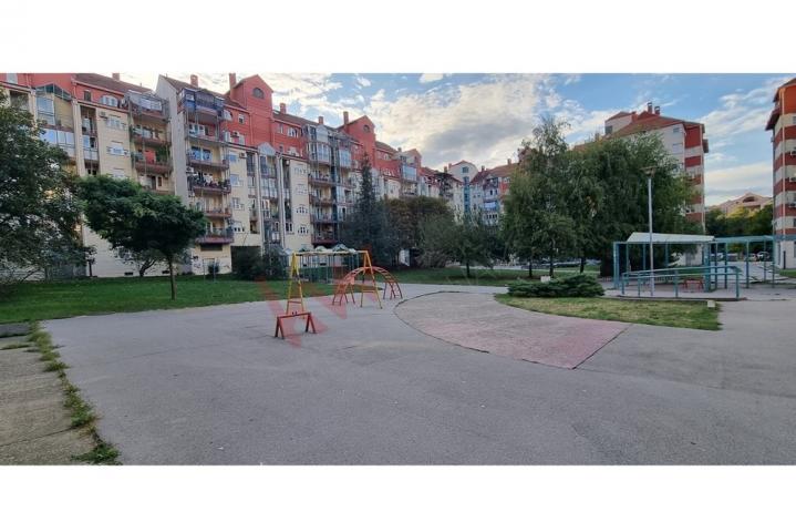 
				Nedeljka Gvozdenovića, 48m2, dvosoban, pr
			