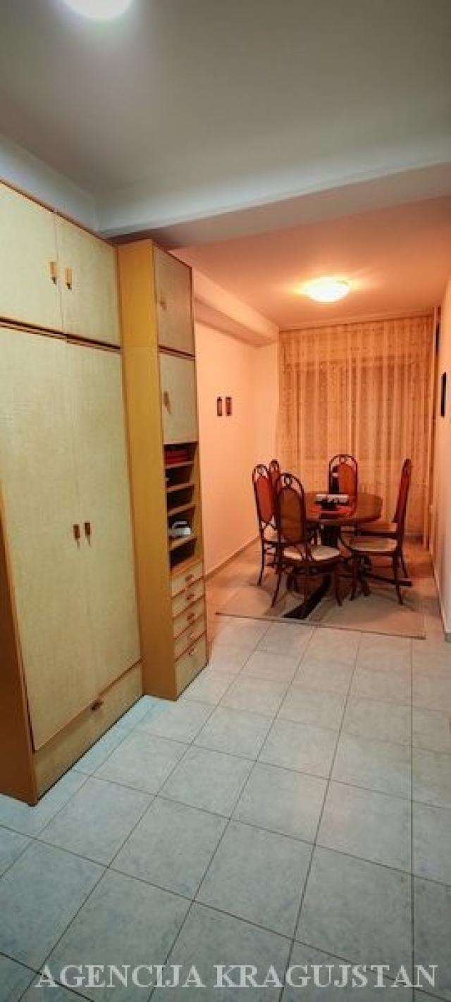 Izdavanje, Stan, 59. 00m2 , Aerodrom