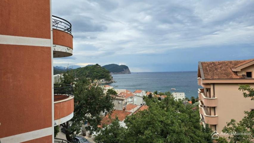 Petrovac - prodaja stana sa pogledom na more