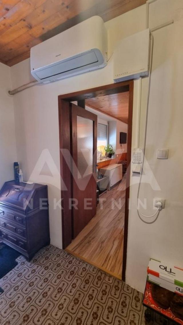 Kompletno renovirana i opremljena kuća, 96m2, plac 4a