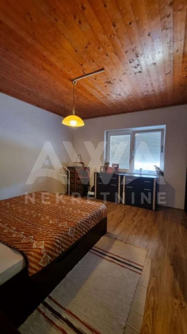 Kompletno renovirana i opremljena kuća, 96m2, plac 4a