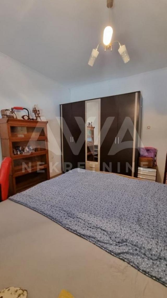 Kompletno renovirana i opremljena kuća, 96m2, plac 4a