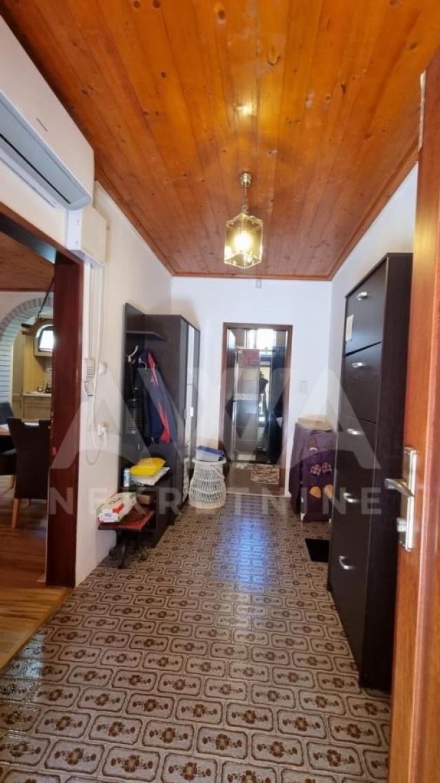 Kompletno renovirana i opremljena kuća, 96m2, plac 4a