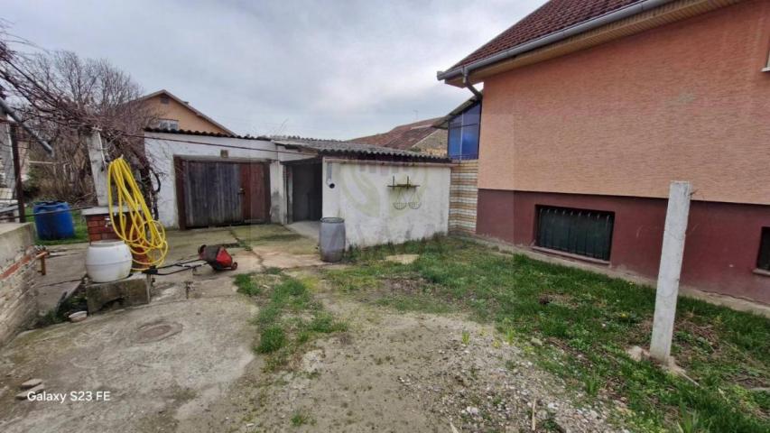 Odžaci, Kuća za Veću porodicu, u osnovi 121 m2