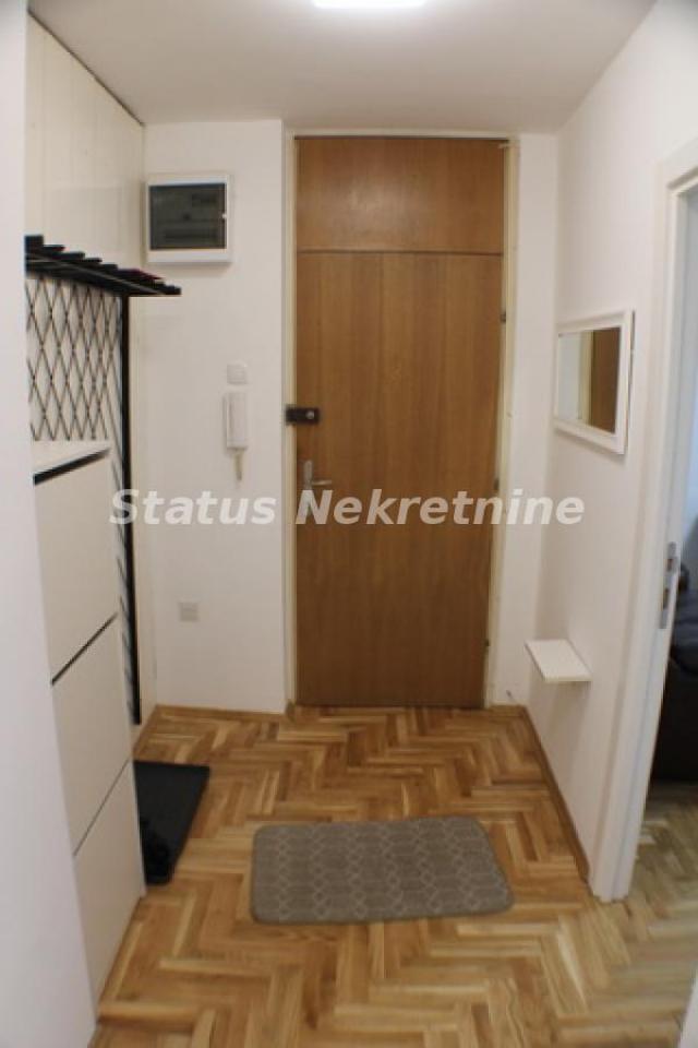 LUX stan-Branimira Čosića -zgrada iza Bulevara Oslobođenja -62 m2 -650e 065/3858-888