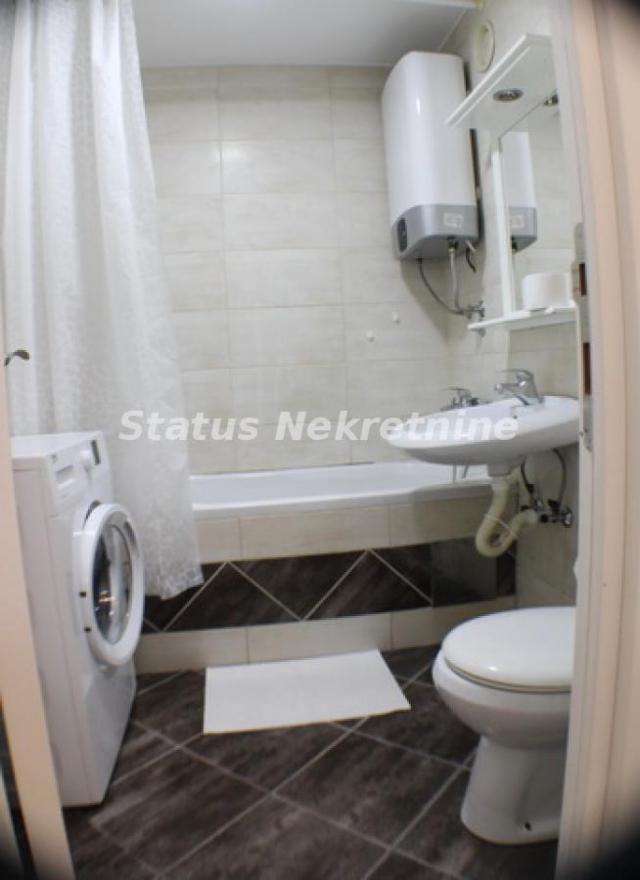 LUX stan-Branimira Čosića -zgrada iza Bulevara Oslobođenja -62 m2 -650e 065/3858-888