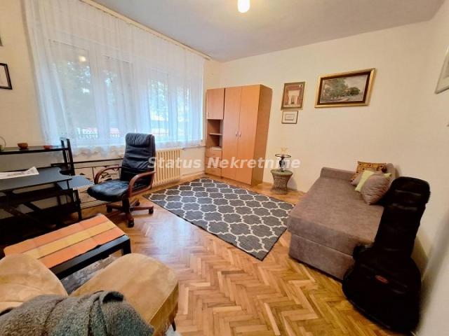 RENOVIRAN DVOSOBAN STAN 60M2, CENTAR, MAKSIMA GORKOG, BLIZU KEJA, 400EU