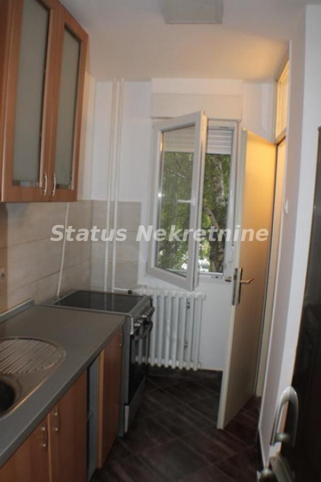 LUX stan-Branimira Čosića -zgrada iza Bulevara Oslobođenja -62 m2 -650e 065/3858-888