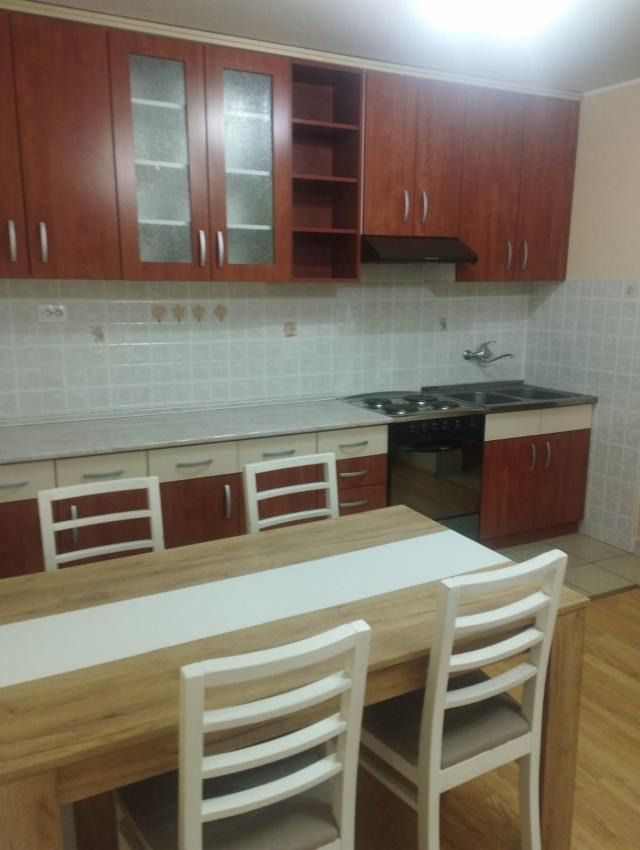 SOMBOR -CENTAR, JEDNOSOBAN STAN 34 M2, PRVI SPRAT 