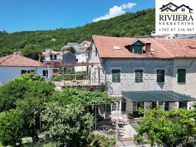 Stone house for sale in the center of Igalo, Herceg Novi