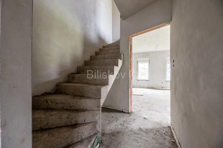 Prodaja, Hrvatski Leskovac, 3 troetažna stana, ukupno 334. 50 m2, roh bau 