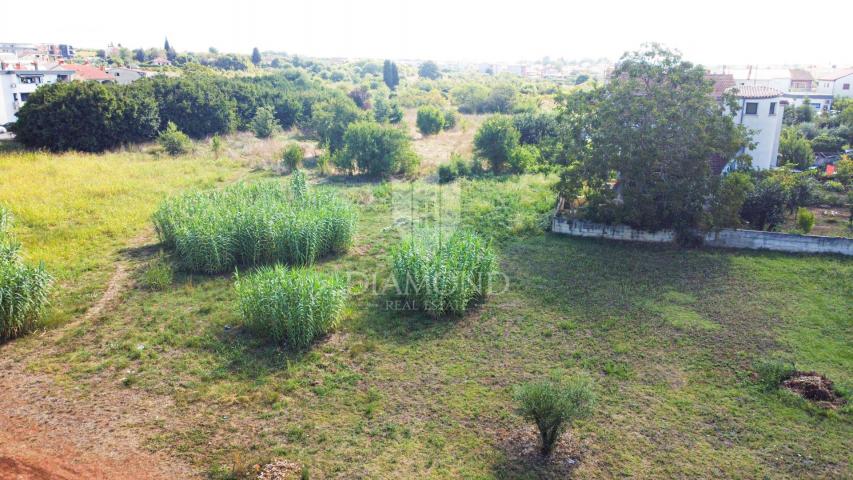 Land Pula, 901m2