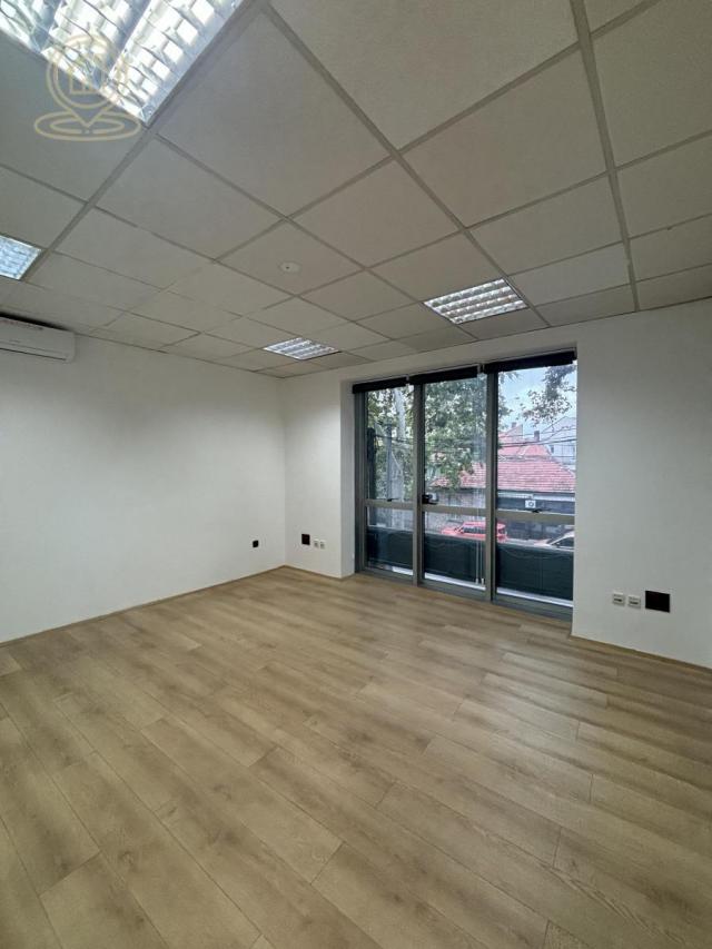 Izdavanje poslovnog prostora, 180 m², 1600e