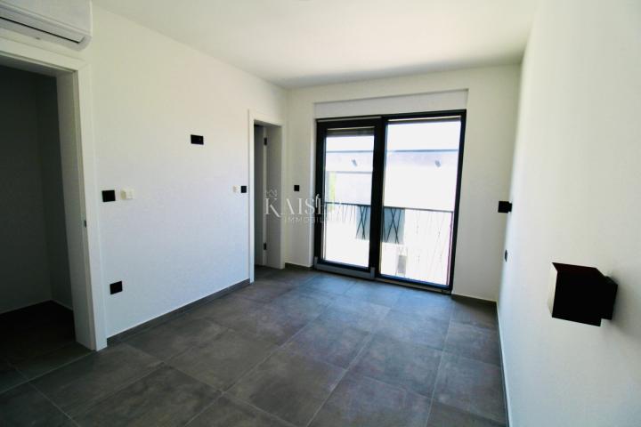 Zadar, Privlaka apartment in a new building, 70 m from the sea