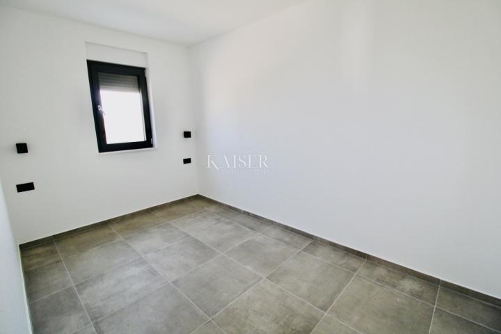 Zadar, Privlaka apartment in a new building, 70 m from the sea