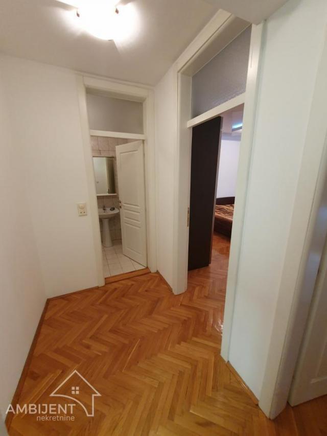 VRHUNSKA PRILIKA, LUX STAN, BULEVAR OSLOBODJENJA, GLEDA NA KATEDRALU, 101m2