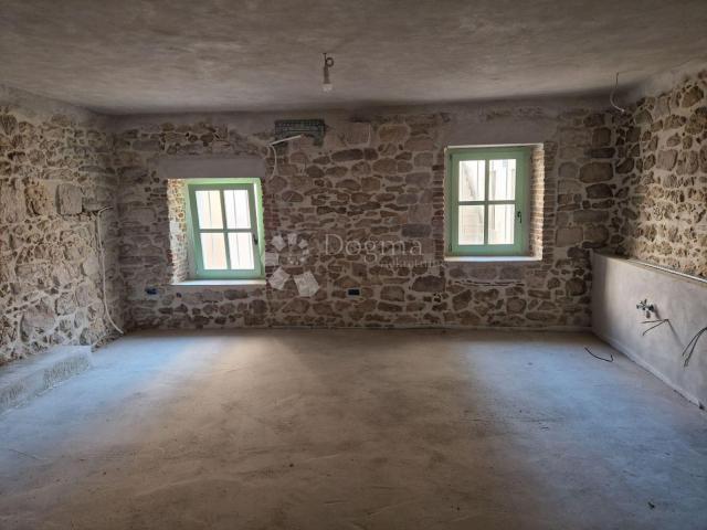 House Sutomišćica, Preko, 100m2