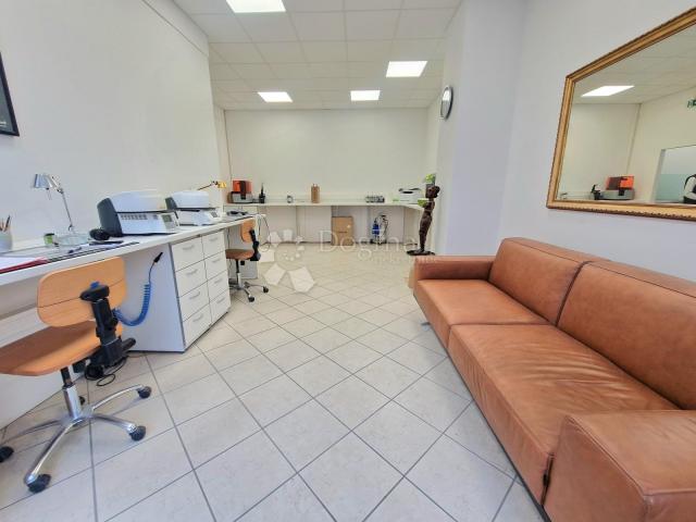 Business premise Pećine, Rijeka, 63m2