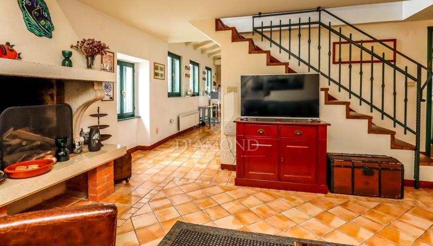 Apartment 1st row to the sea in a sought-after location in Rovinj