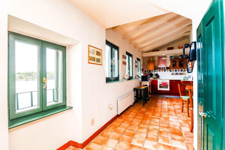 Apartment 1st row to the sea in a sought-after location in Rovinj