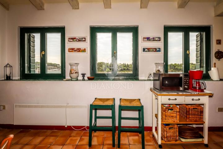 Apartment 1st row to the sea in a sought-after location in Rovinj