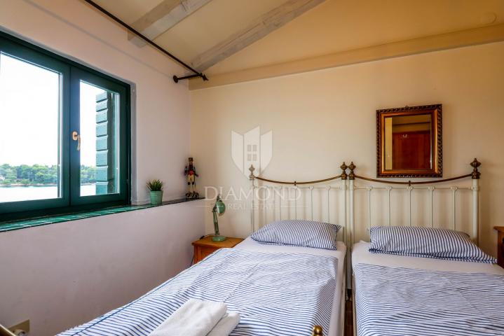 Apartment 1st row to the sea in a sought-after location in Rovinj