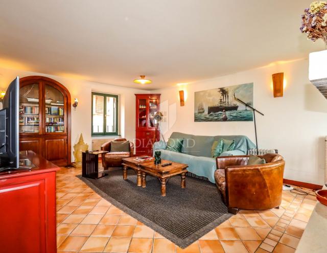 Apartment 1st row to the sea in a sought-after location in Rovinj