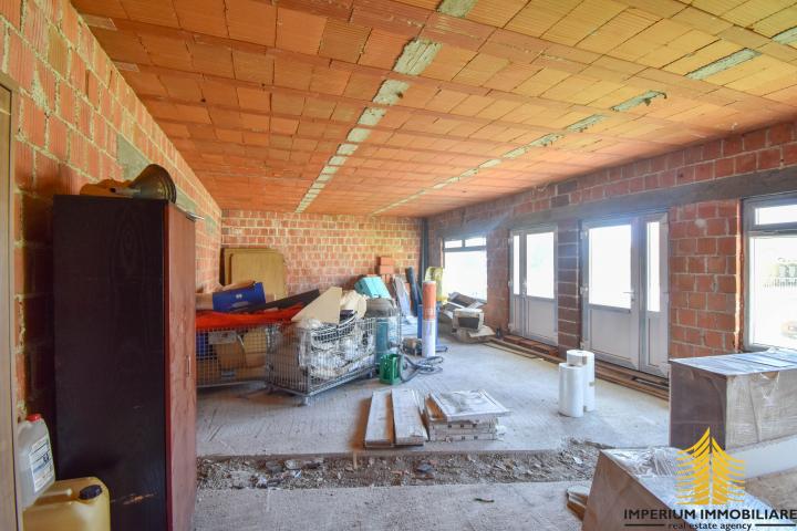 Izdavanje, Poslovni prostor, 150m2 , Divjače