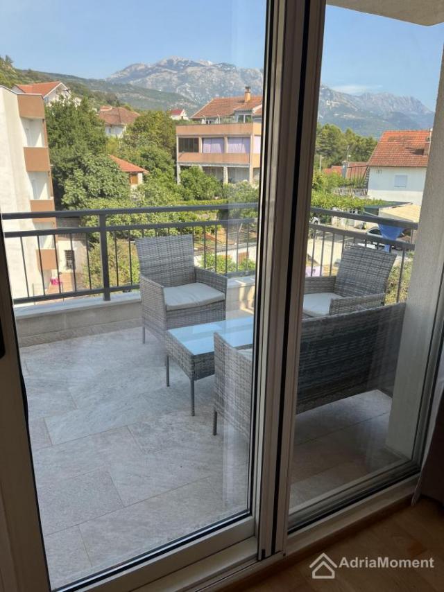 Penthouse 99 m2 plus terasa okolo citavog stana u Tivtu