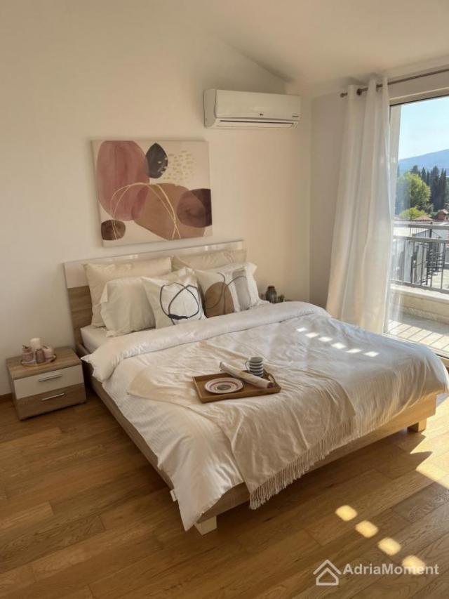 Penthouse 99 m2 plus terasa okolo citavog stana u Tivtu