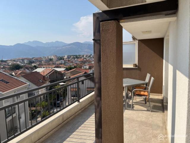 Penthouse 99 m2 plus terasa okolo citavog stana u Tivtu