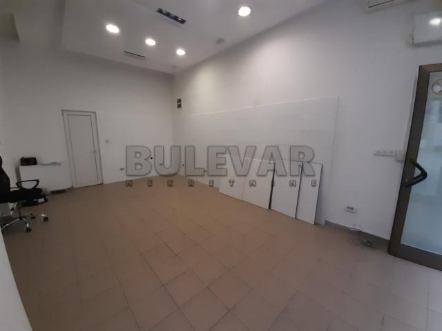 Lokal  u  centru, TC Ambasador, prizemlje, 31 m2