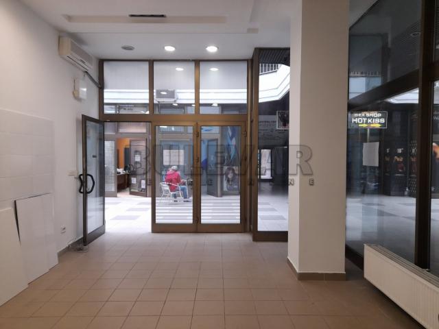 Lokal  u  centru, TC Ambasador, prizemlje, 31 m2