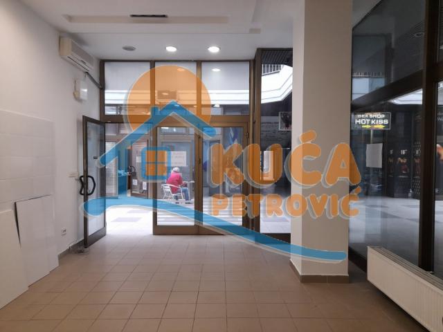 Lokal  u  centru, TC Ambasador, prizemlje, 31 m2